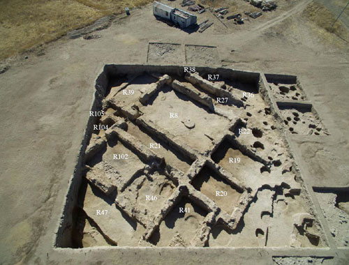 13) 第III層 大建築遺構 前期青銅器時代［クリックで拡大］