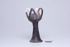 Fig. 13: 四把手付高坏  YH190022［クリックで拡大］