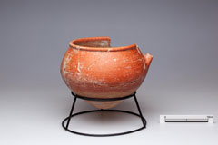 Fig. 14: 片耳付壺型土器	YH190109［クリックで拡大］