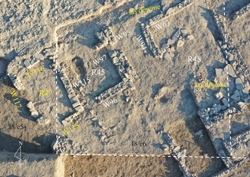 Fig. 16:  R47と敷石遺構、I8/c5, c6［クリックで拡大］