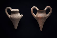Fig. 26: 尖底両耳杯  YH190140  YH190141［クリックで拡大］