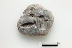 Fig. 8: 鋳型  YH190063、石［クリックで拡大］