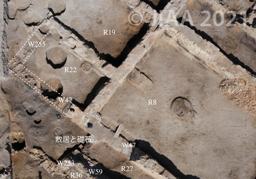 Fig. 15:  R22 W47,W255:R27 敷居遺構［クリックで拡大］